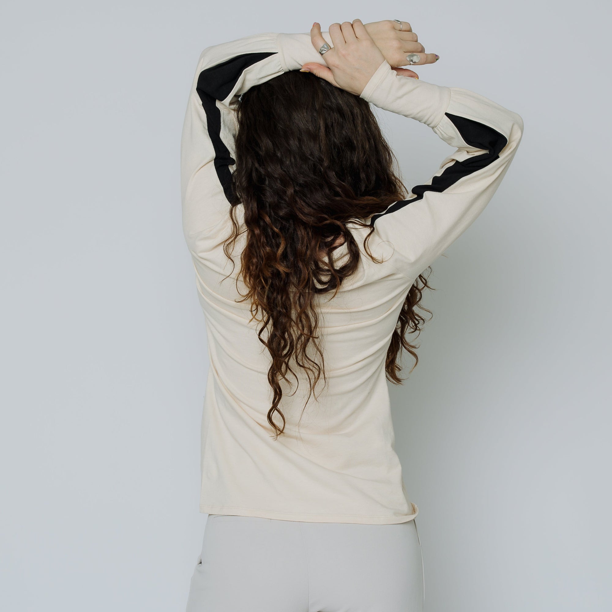 Lou V-neck Top (White / Black)