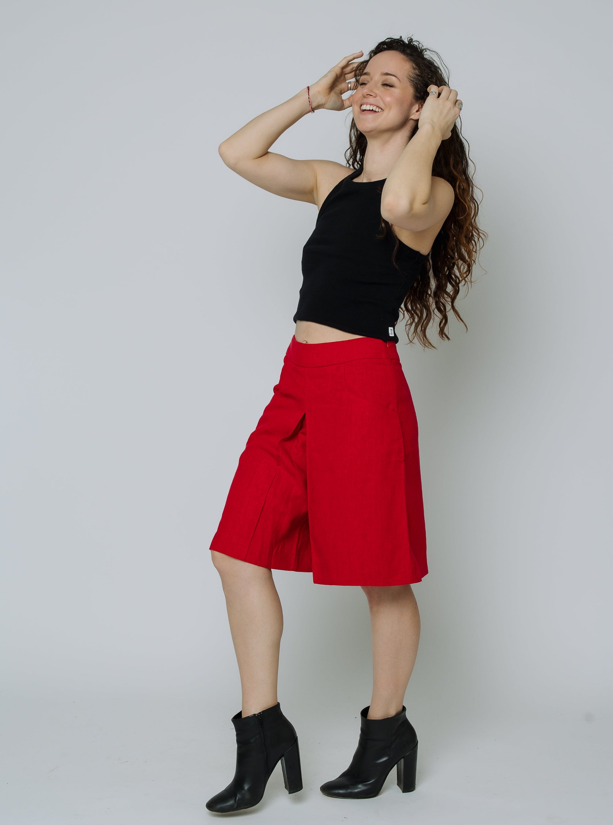 Ola Shorts (True Red)